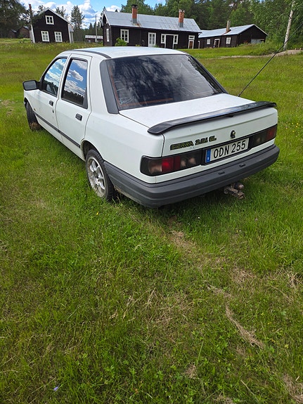 Ford Sierra 3 of 5