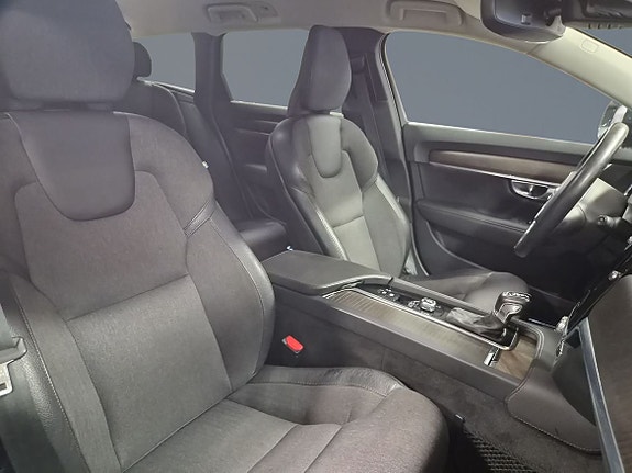Volvo V90 Cross Country 7 of 11
