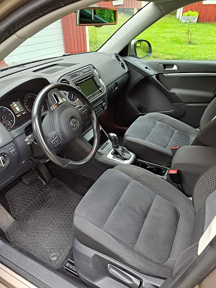 Volkswagen Tiguan 2 of 5
