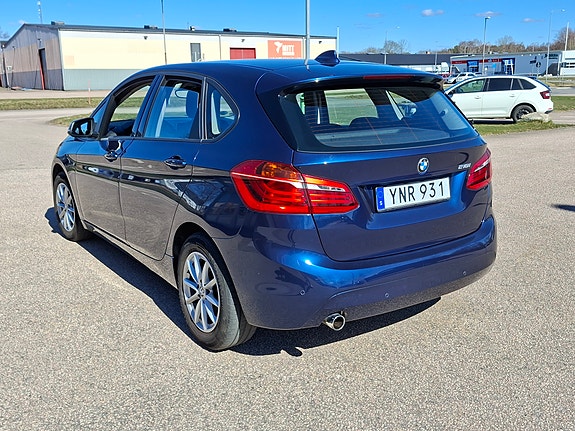 BMW 218i 6 of 24