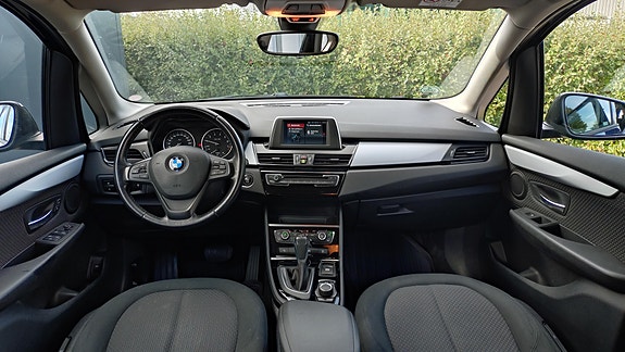 BMW 218i 13 of 24