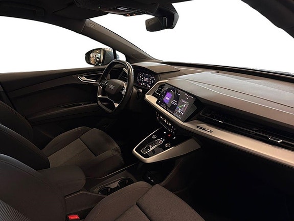 Audi Q4 e-tron 10 of 24