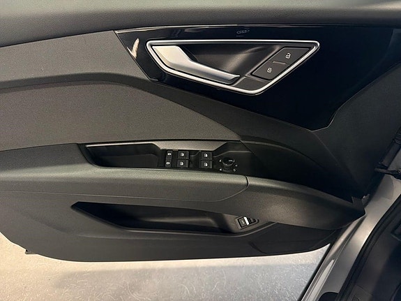 Audi Q4 e-tron 12 of 24