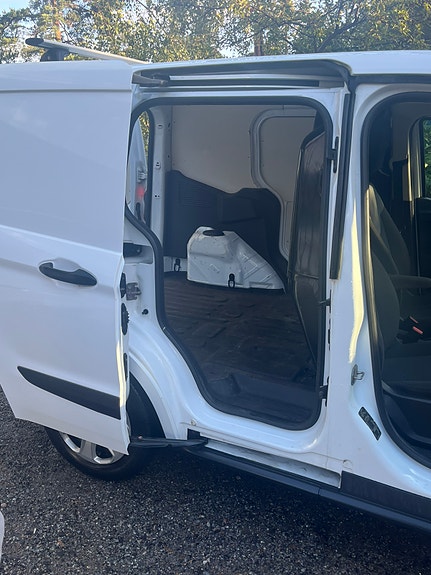Ford Transit Courier 4 of 6