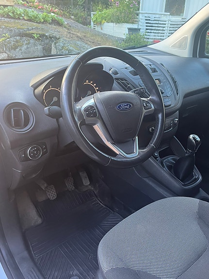 Ford Transit Courier 5 of 6