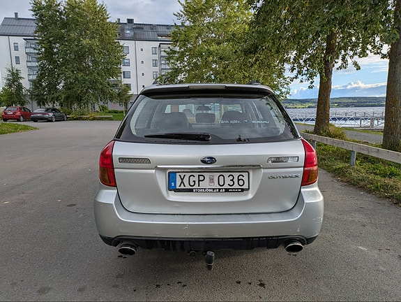 Subaru Outback 3 of 6