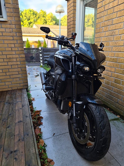 Yamaha MT-10 2 of 3