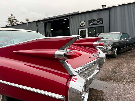 Cadillac Deville 3 of 30