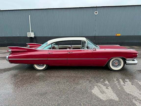 Cadillac Deville 2 of 30