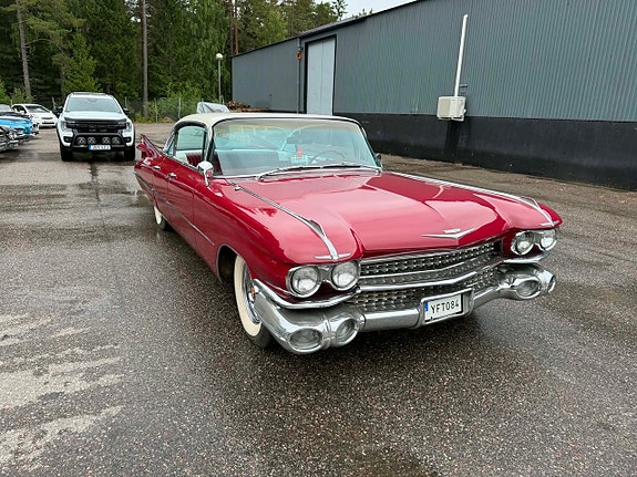 Cadillac Deville 7 of 30