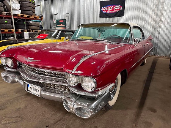 Cadillac Deville 14 of 30