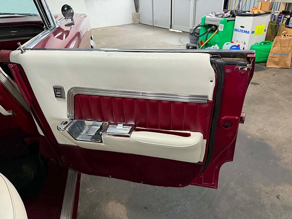 Cadillac Deville 27 of 30