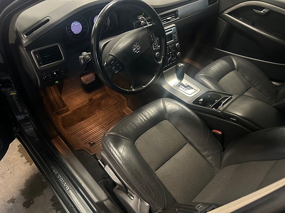 Volvo V70 6 of 9