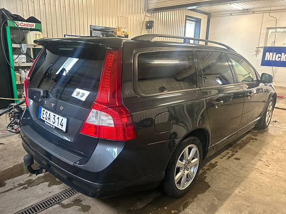 Volvo V70 3 of 9
