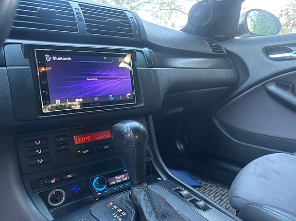 BMW 320d 4 of 5