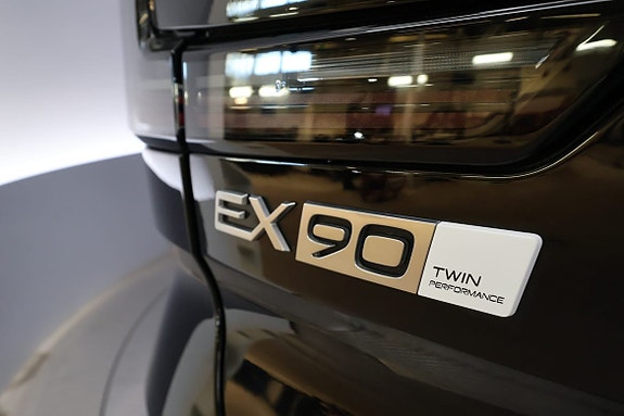 Volvo EX90 13 of 29