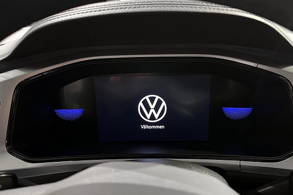 Volkswagen T-Roc 11 of 18