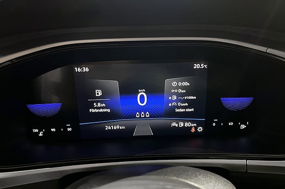 Volkswagen T-Roc 14 of 18