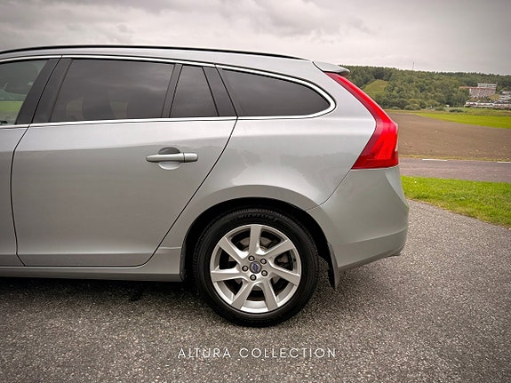 Volvo V60 4 of 25