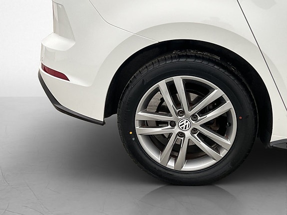 Volkswagen Touran 30 of 30