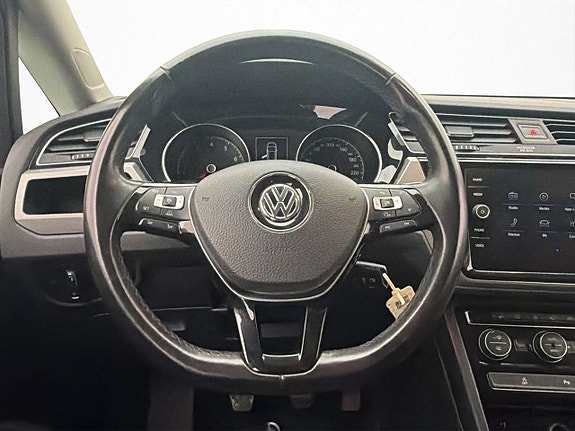 Volkswagen Touran 12 of 28