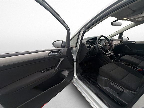 Volkswagen Touran 10 of 28