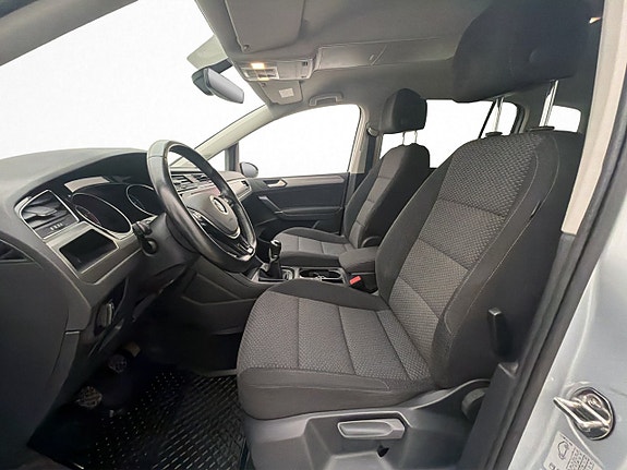 Volkswagen Touran 11 of 28