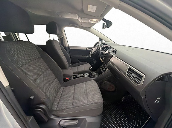 Volkswagen Touran 19 of 28
