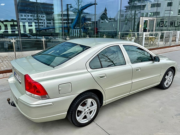 Volvo S60 2 of 11