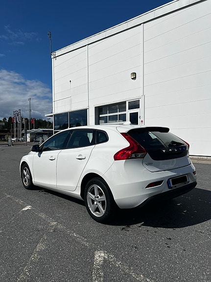 Volvo V40 3 of 7