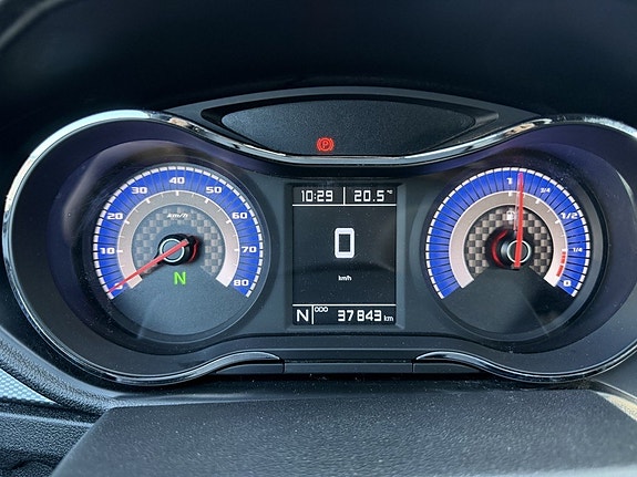 Aixam Coupé 0.5 CVT, Backkamera, Motorvärmare, Ny-servad Pioneer, V-däck medföljer, HemLeverans 9 of 18