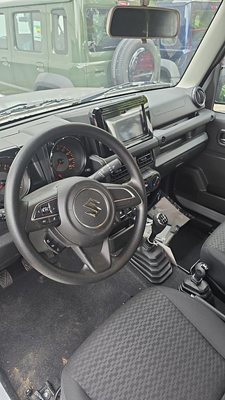Suzuki Jimny 3 of 5