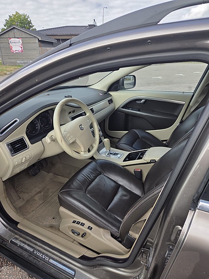 Volvo XC70 3 of 5