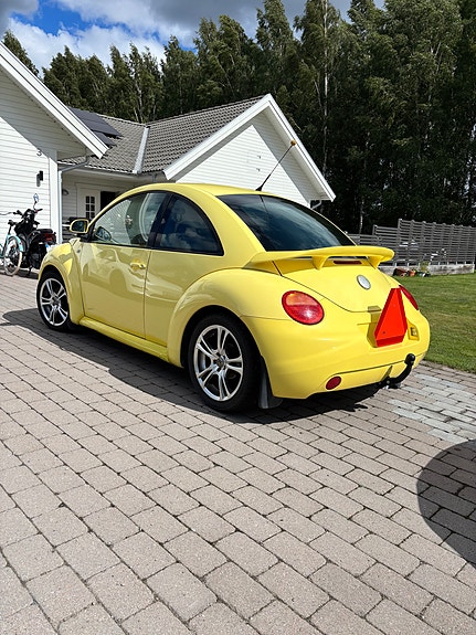 Volkswagen New Beetle 3 of 4