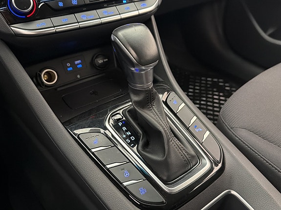 Hyundai IONIQ 26 of 30