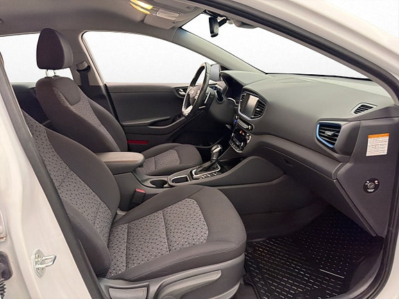 Hyundai IONIQ 16 of 30