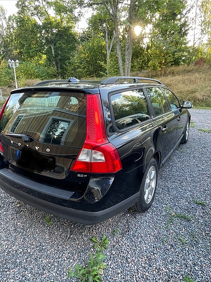 Volvo V70 2 of 5