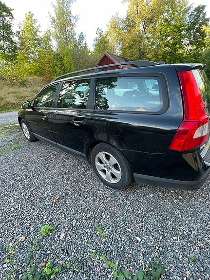Volvo V70 3 of 5