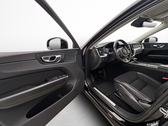 Volvo XC60 8 of 30