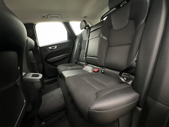 Volvo XC60 13 of 30