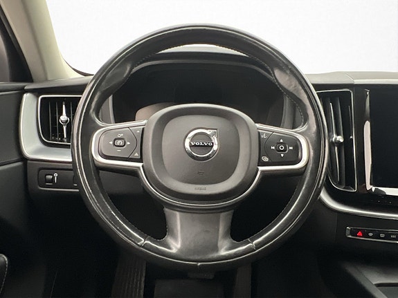 Volvo XC60 10 of 30