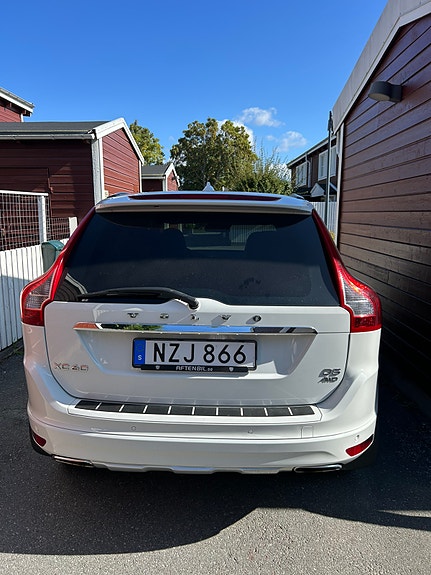 Volvo XC60 2 of 5