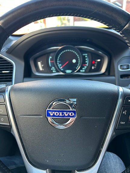 Volvo XC60 3 of 5