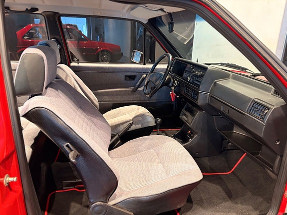 Volkswagen Jetta 3 of 21