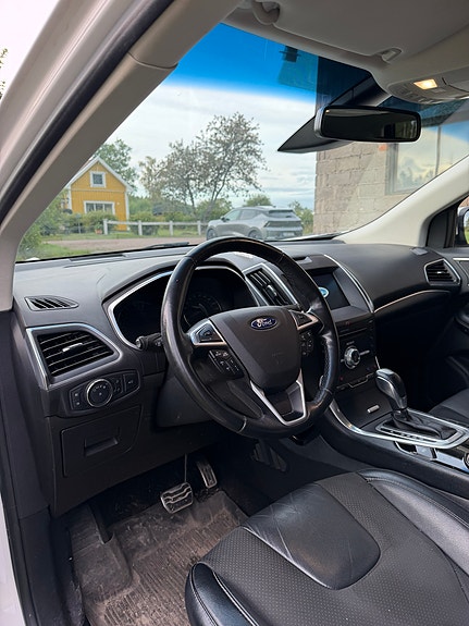 Ford Edge 3 of 4