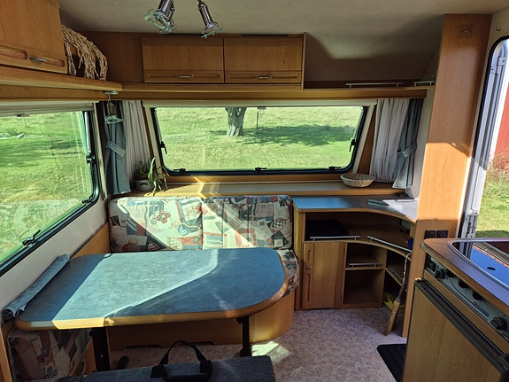Adria Unica B 462 DP 18 of 30