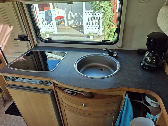 Adria Unica B 462 DP 19 of 30