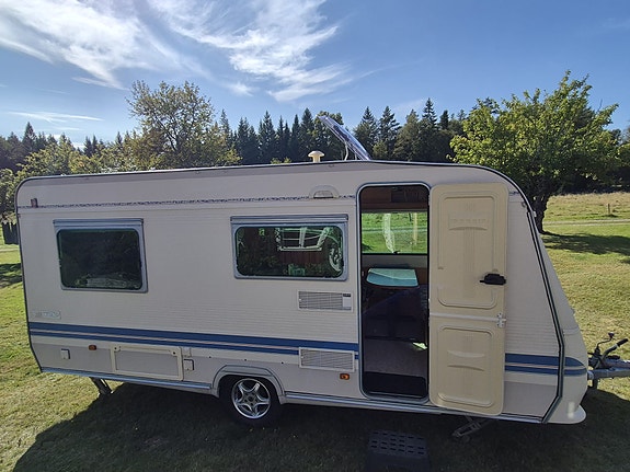Adria Unica B 462 DP 15 of 30
