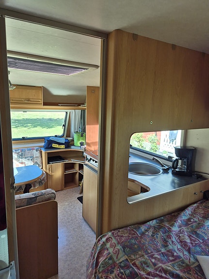 Adria Unica B 462 DP 30 of 30