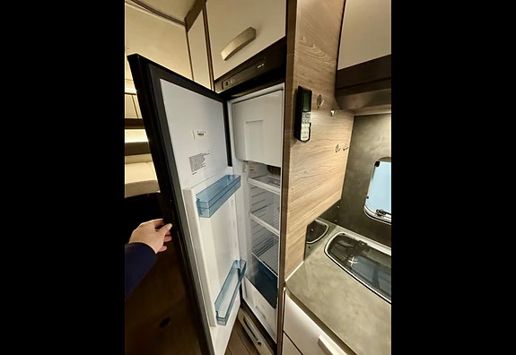 Knaus Live wave 700 11 of 17